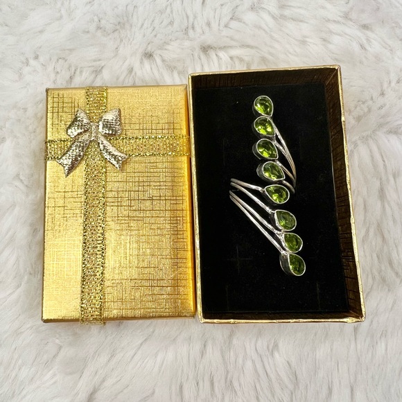 Elegant Peridot Elongated 925 Ring size 9 - Picture 5 of 7